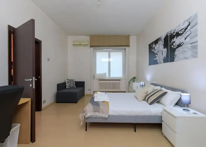 アパート Family Apartment, Duomo 12 Min Walk, 5 Guests, Near Covered Parking