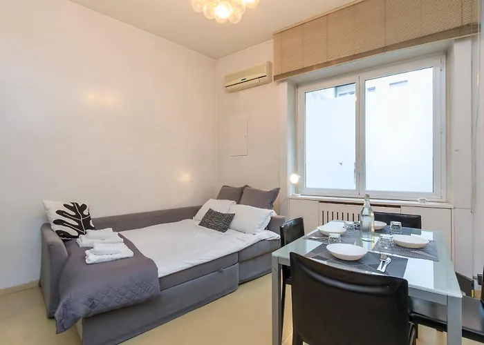Family Apartment, Duomo 12 Min Walk, 5 Guests, Near Covered Parking アパート *