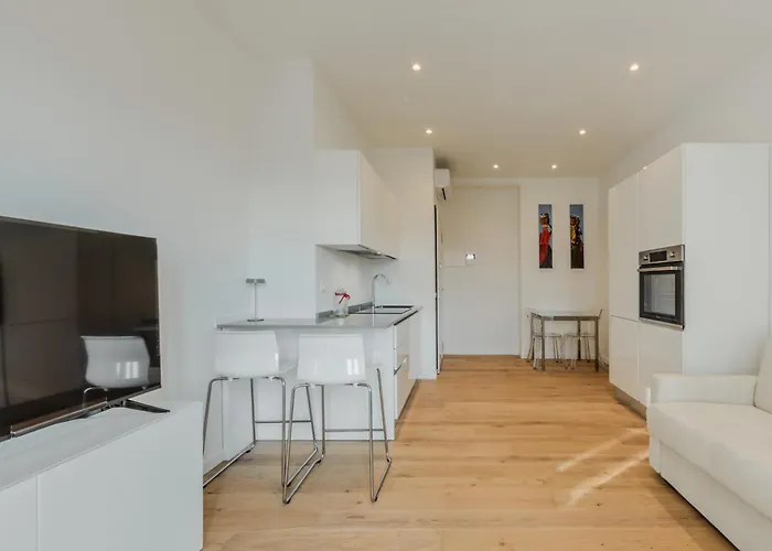 Easytopstay - Naviglio White Bliss