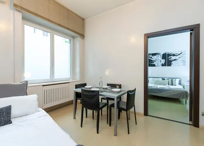 Family Apartment, Duomo 12 Min Walk, 5 Guests, Near Covered Parking Apartment *
