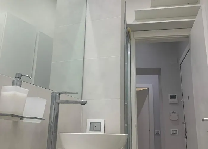 Elegant In A Prime Location 아파트 *