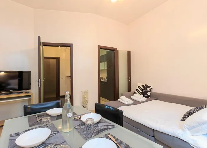 Family Apartment, Duomo 12 Min Walk, 5 Guests, Near Covered Parking アパート *