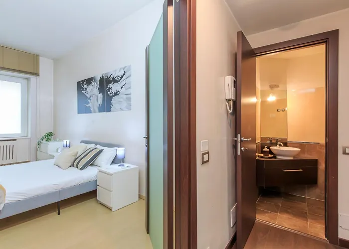 アパート Family Apartment, Duomo 12 Min Walk, 5 Guests, Near Covered Parking *