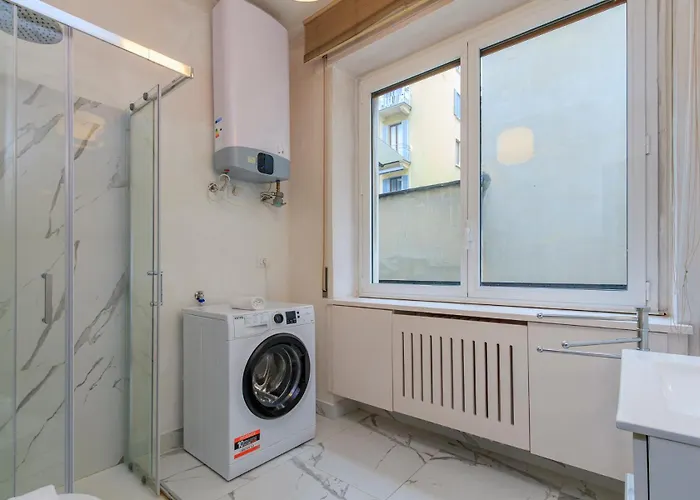 Family Apartment, Duomo 12 Min Walk, 5 Guests, Near Covered Parking