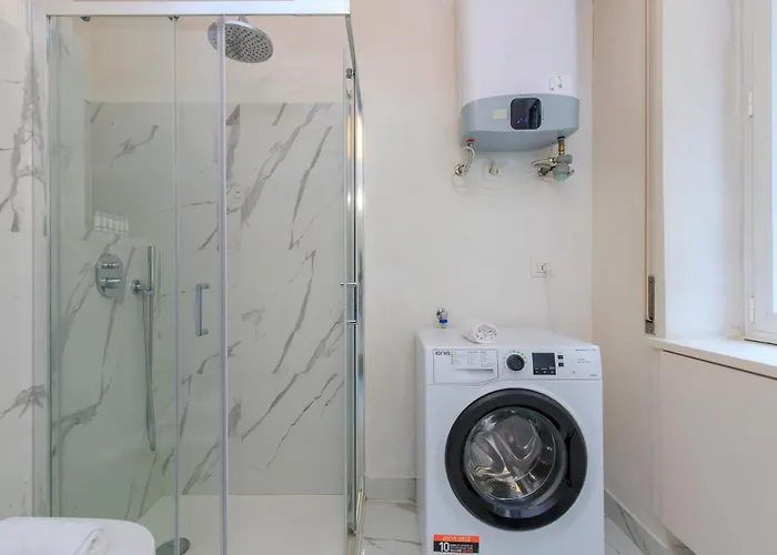 Family Apartment, Duomo 12 Min Walk, 5 Guests, Near Covered Parking Διαμέρισμα