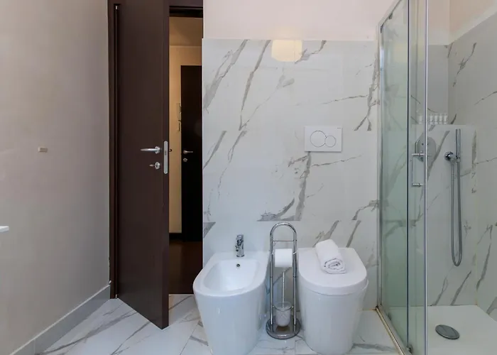 Family Apartment, Duomo 12 Min Walk, 5 Guests, Near Covered Parking