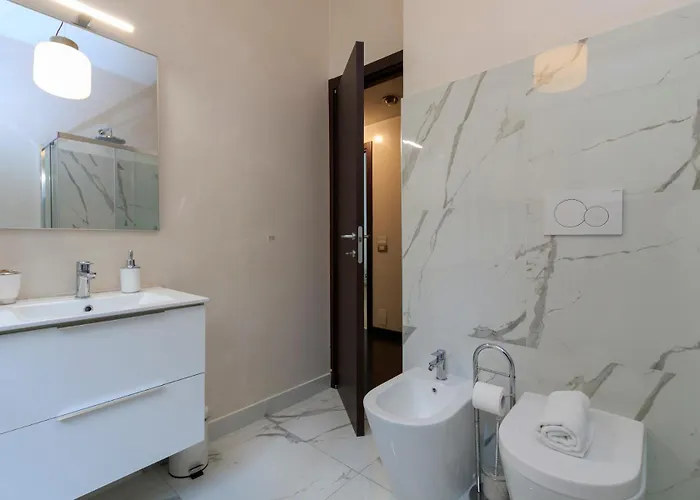 アパート Family Apartment, Duomo 12 Min Walk, 5 Guests, Near Covered Parking *