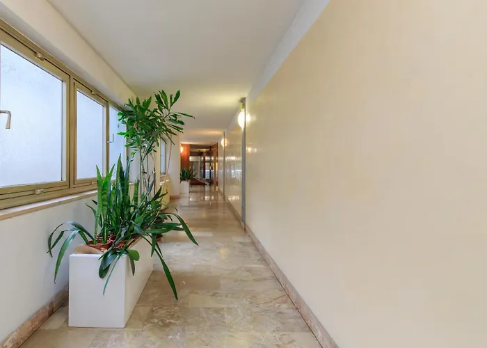 Family Apartment, Duomo 12 Min Walk, 5 Guests, Near Covered Parking