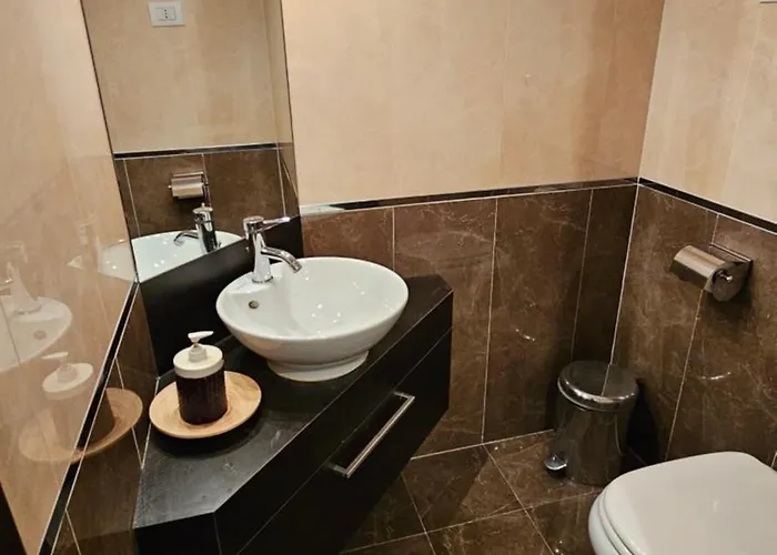 Family Apartment, Duomo 12 Min Walk, 5 Guests, Near Covered Parking Μιλάνο