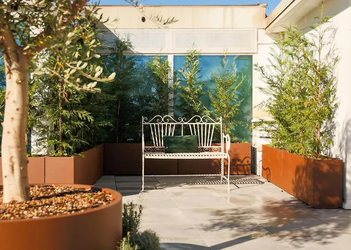 The Rent - Wonderful Multi-bedroom With Terrace In The Area Of Colonne Di San Lorenzo