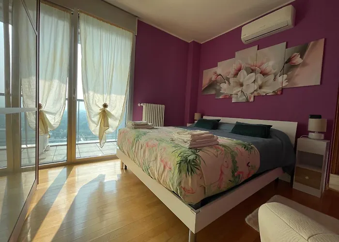 Skyline15-elegant Panoramic Apartment-metro M1- Only 20 Minutes From Cathedral