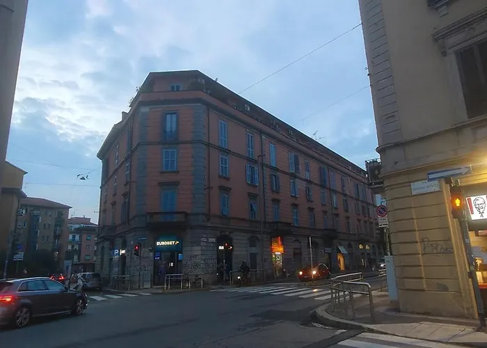 Angolo Verde, Metro Dergano ميلان