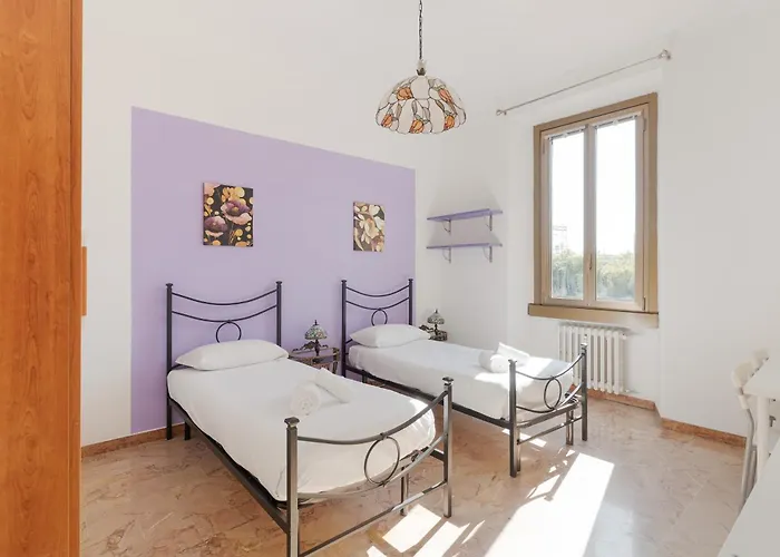 Guesthost - Bright Rubattino