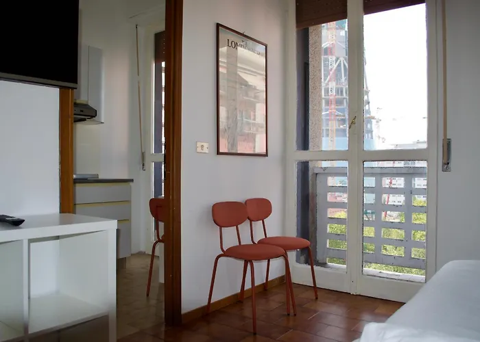 Con Vista Su Citta E Duomo Di アパート *