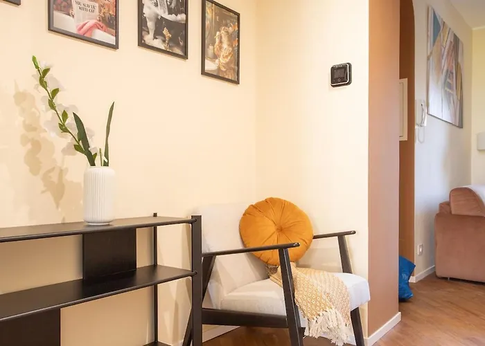 Elegant Near The Subway, Fast Wi-fi And Ac