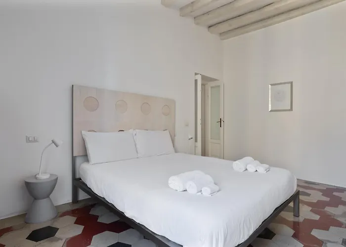 Vintage Hideaway Milan-historic Courtyard