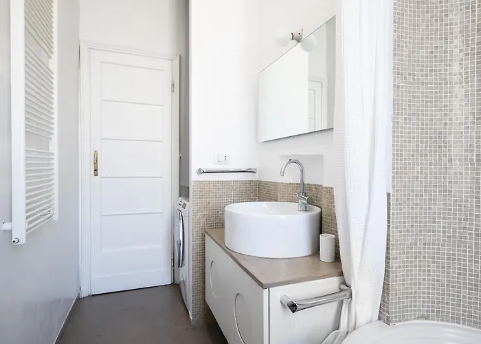 Apartment Vintage Hideaway Milan-historic Courtyard