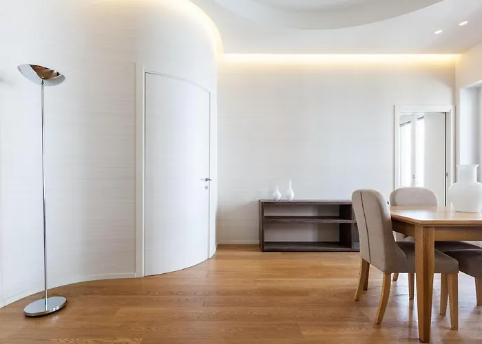 Luxury In The Center Of The City- 5 Min To Duomo 公寓 *