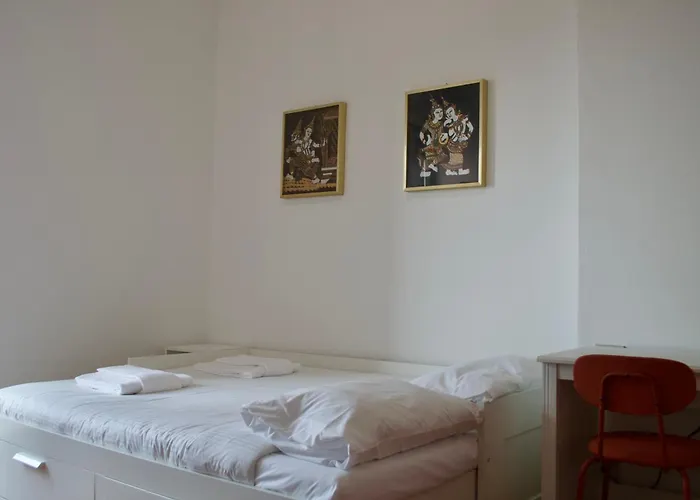 Con Vista Su Citta E Duomo Di *