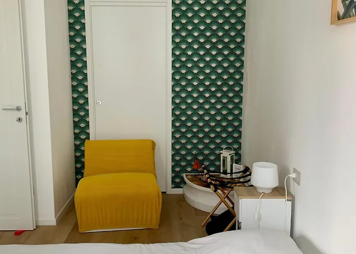 Mylo's -15 Minutes From The Duomo, Ieo, Prada