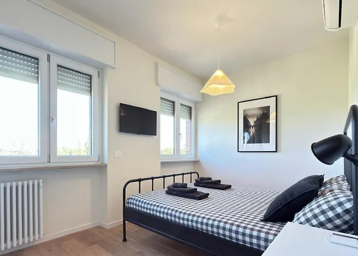 Апартаменты Fresh Nordic Flat With Balcony - San Siro Stadium Милан