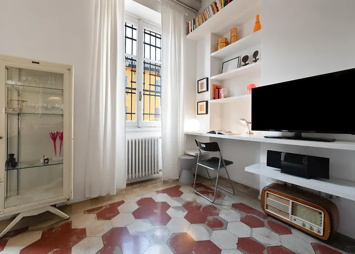 Vintage Hideaway Milan-historic Courtyard Apartment