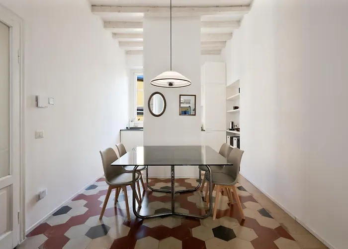 Apartment Vintage Hideaway Milan-historic Courtyard