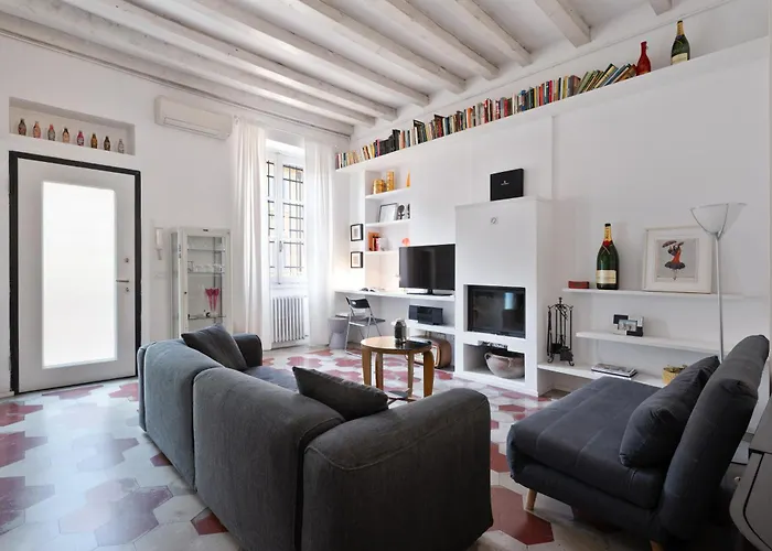 Vintage Hideaway Milan-historic Courtyard Apartment *