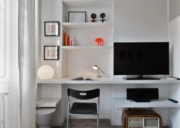 Apartment Vintage Hideaway Milan-historic Courtyard