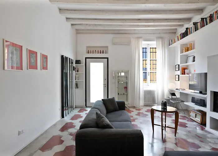 Apartment Vintage Hideaway Milan-historic Courtyard *