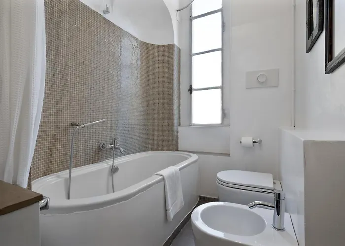 Vintage Hideaway Milan-historic Courtyard