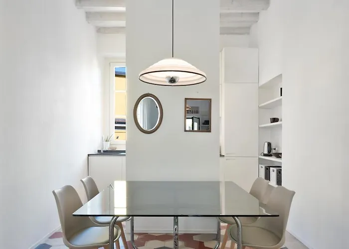 Vintage Hideaway Milan-historic Courtyard Apartment