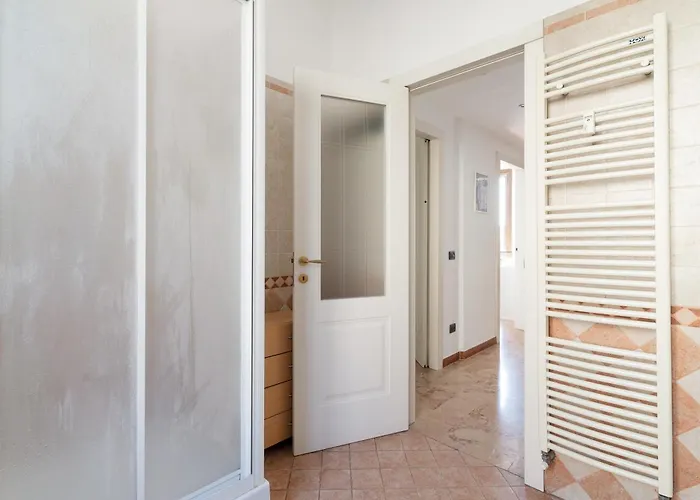 Guesthost - Bright Rubattino *