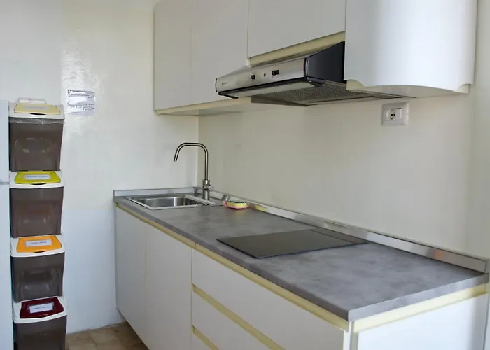 Con Vista Su Citta E Duomo Di *