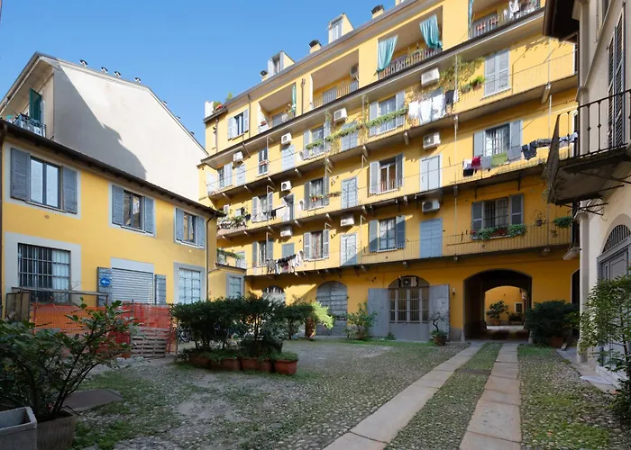 Apartment Vintage Hideaway Milan-historic Courtyard
