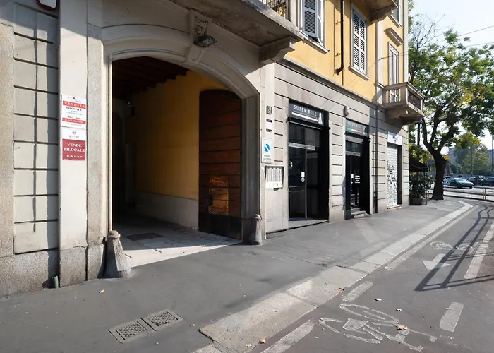 Vintage Hideaway Milan-historic Courtyard Apartment *