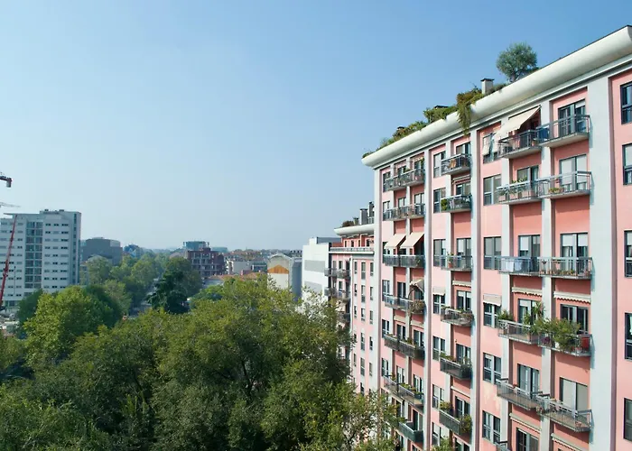 Con Vista Su Citta E Duomo Di *