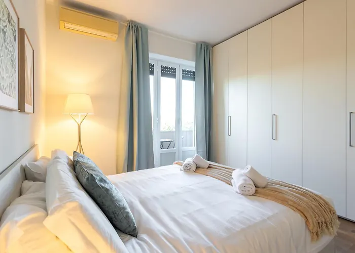 شقة Politecnico - Spacious Ap Balcony - Sleeps 4 *