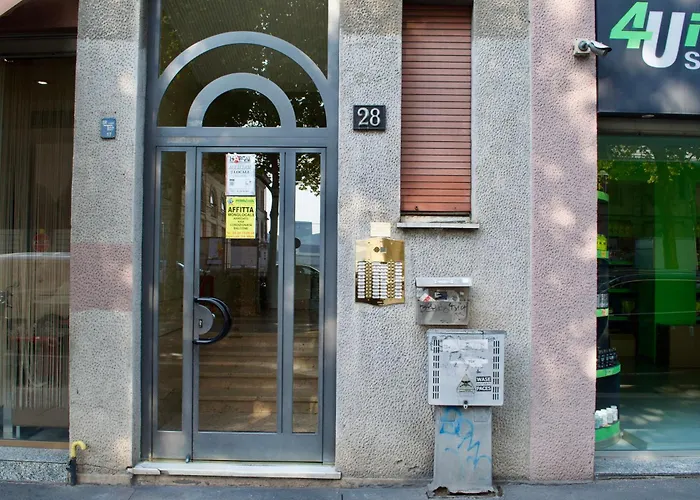 Con Vista Su Citta E Duomo Di * ミラノ