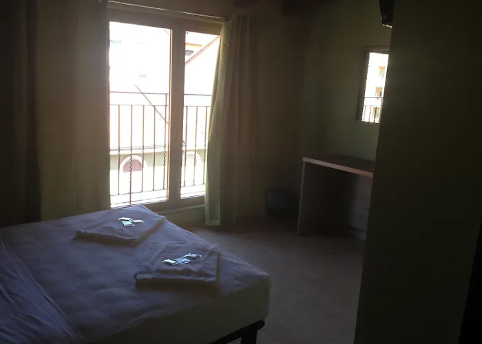 Mrhostel Hostal Milán