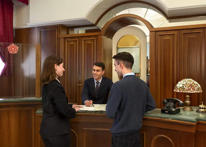 Lancaster מלון 3*