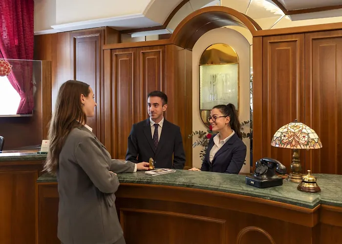 Lancaster מלון 3*