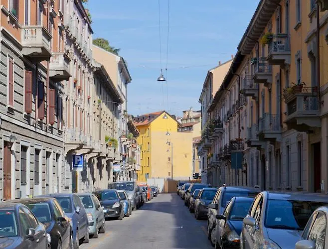 Comodo Bilocale In Porta Romana Lägenhet