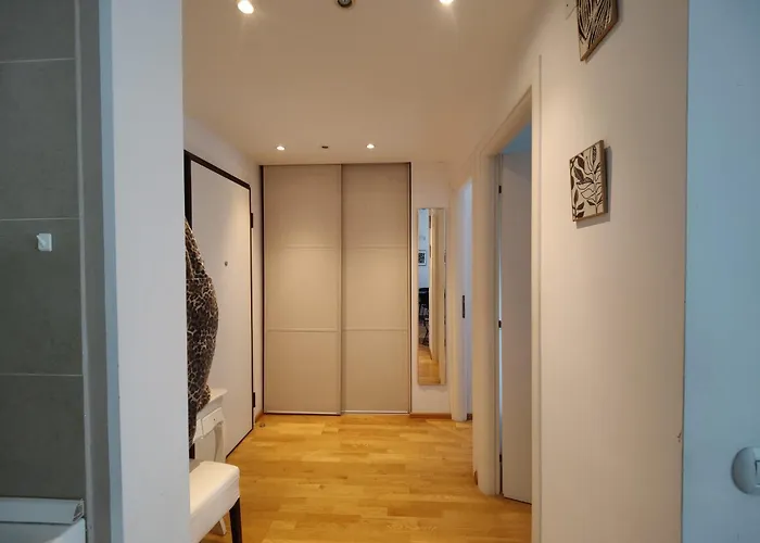 Casa Maclo 55sqm Cozy 2 Bdr Station Area *