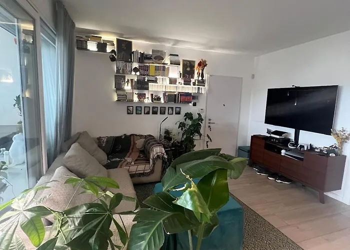 Urban Oasis - Two-room Apartment! *