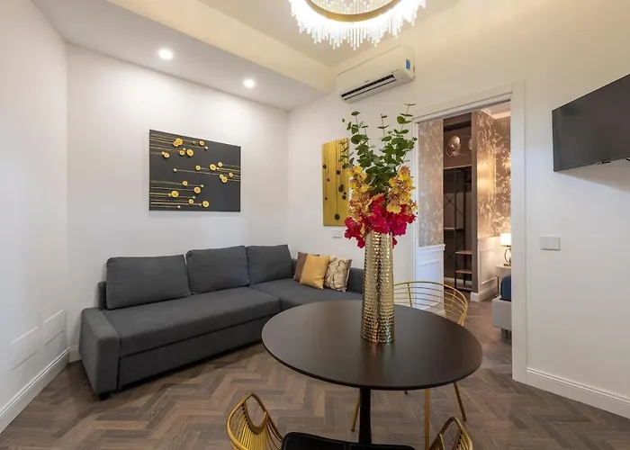 B - Diamond In The Center * Milánó