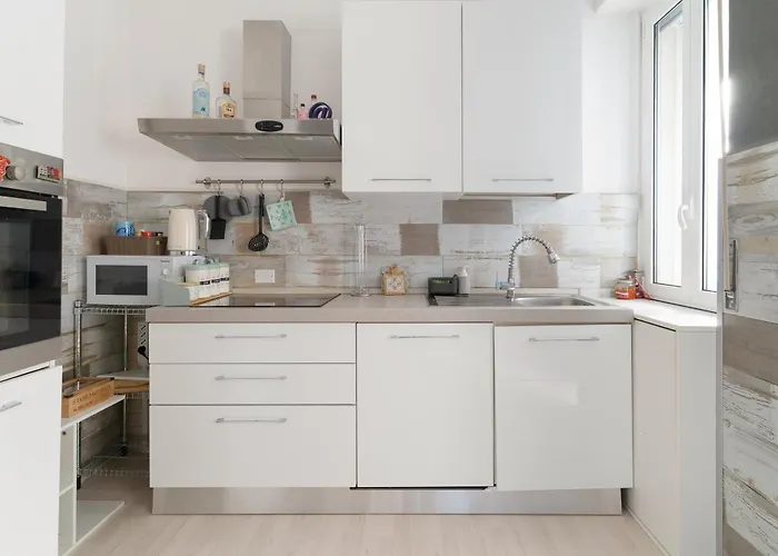 Guesthost - Cute Navigli ミラノ