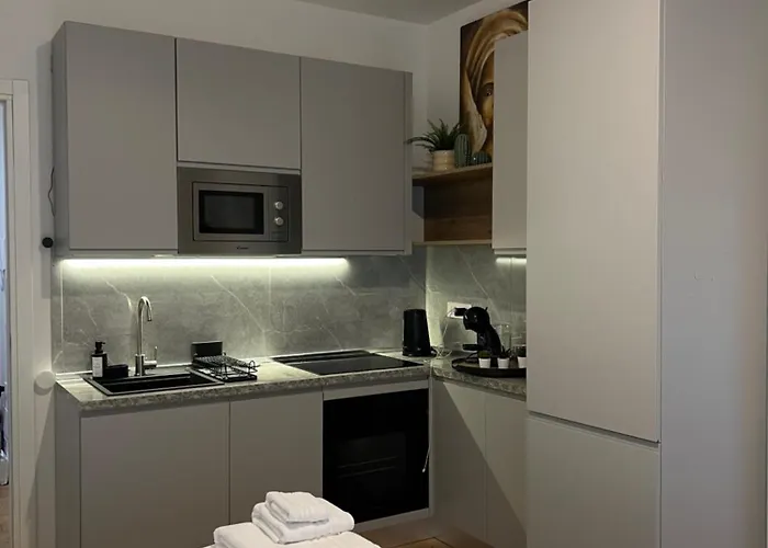 Regina24 Luxury - Elegante A Porta Venezia, 5 Min Dalla Metro Appartement