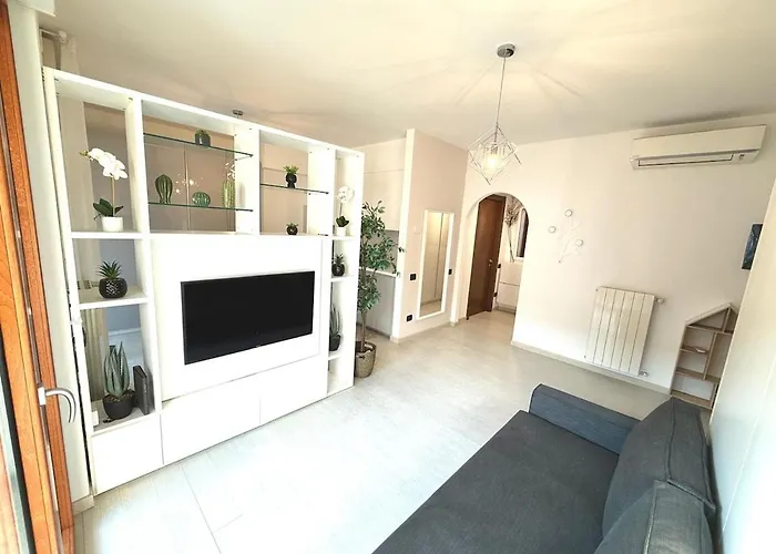 Apartment Live House-attico, Ampio E Luminoso Monolocale *