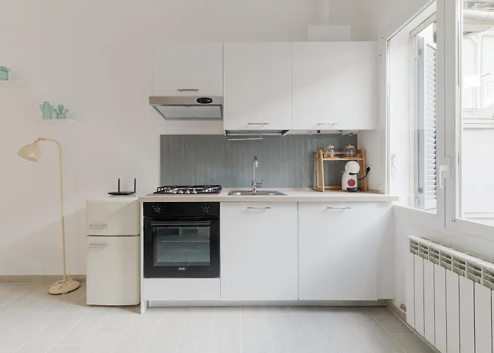 Guesthost - Patio Varesina *